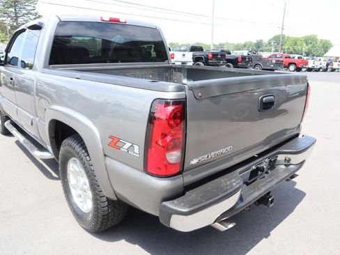 Used 2006 Chevrolet Silverado 1500 LT w/ Onstar Plus Package AWD/4WD image 7