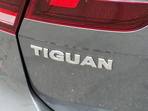 Used 2021 Volkswagen Tiguan S image 32