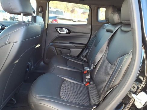 New 2026 Jeep Compass Latitude image 9