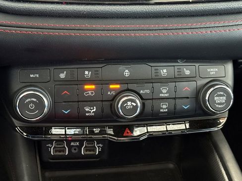 Used 2024 Dodge Durango GT image 31
