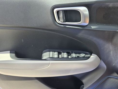 Used 2025 Hyundai Venue SEL image 24