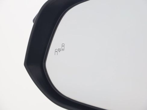 Used 2023 Toyota Venza XLE image 24