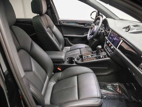 Certified 2026 Porsche Macan AWD/4WD image 19