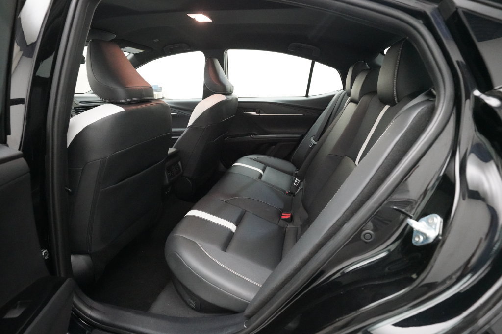Used 2025 Toyota Camry SE FWD image 15