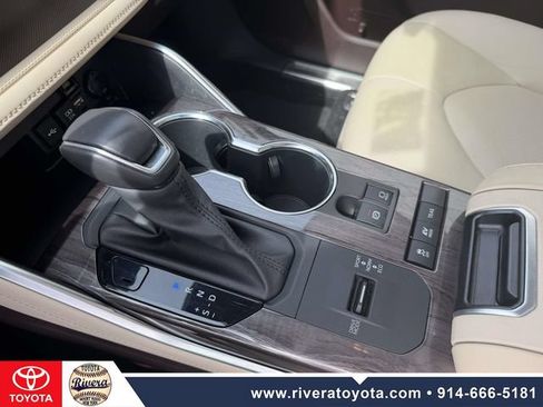 Used 2021 Toyota Highlander Platinum AWD/4WD image 22