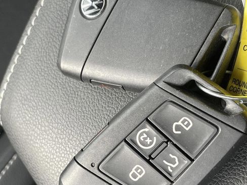 Used 2023 Volkswagen Tiguan SE image 32