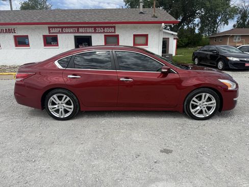 Used 2013 Nissan Altima 3.5 SV FWD image 2