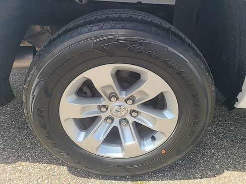 Used 2023 RAM 1500 Laramie AWD/4WD image 32