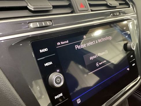 Certified 2024 Volkswagen Tiguan SEL R-Line AWD/4WD image 9