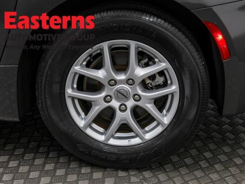 Used 2023 Chrysler Voyager LX image 33