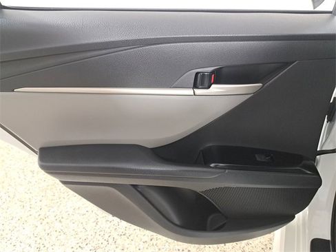 Used 2025 Toyota Camry SE image 14