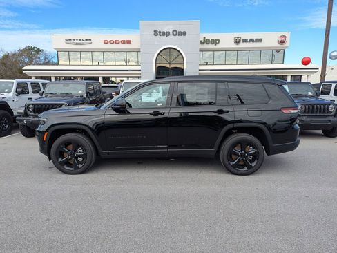New 2025 Jeep Grand Cherokee L Altitude image 7