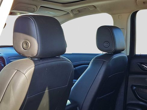 Used 2023 GMC Acadia Denali w/ Denali Technology Package image 16