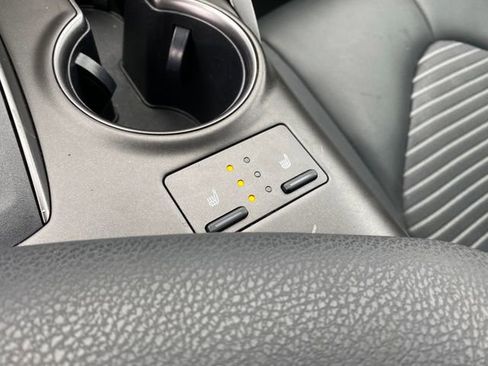 Used 2023 Toyota Camry SE image 12