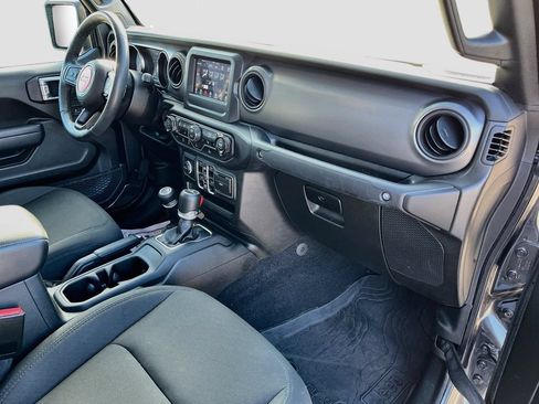 Used 2023 Jeep Gladiator Sport AWD/4WD image 33