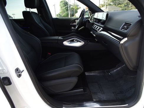 Used 2023 Mercedes-Benz Maybach GLS 600 4MATIC image 21