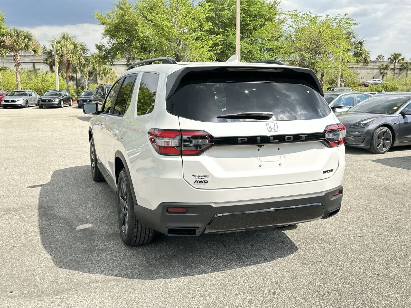 New 2026 Honda Pilot Sport image 4
