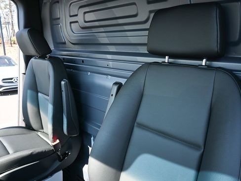 Used 2025 Mercedes-Benz Sprinter 2500 image 5