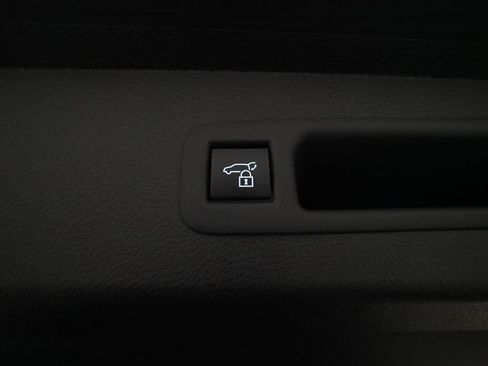 Used 2025 Toyota Sienna XLE FWD image 15