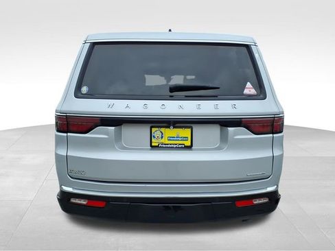 Used 2024 Jeep Wagoneer L Series II w/ Flexible Seating Group AWD/4WD image 7