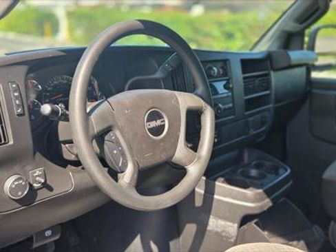 Used 2017 GMC Savana 2500 RWD image 9