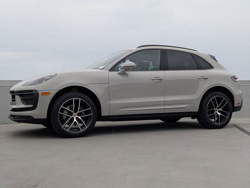 Certified 2024 Porsche Macan image 2