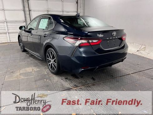 Used 2021 Toyota Camry SE image 6