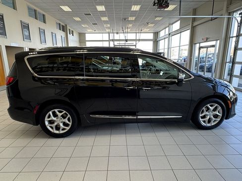 Used 2019 Chrysler Pacifica Limited image 6