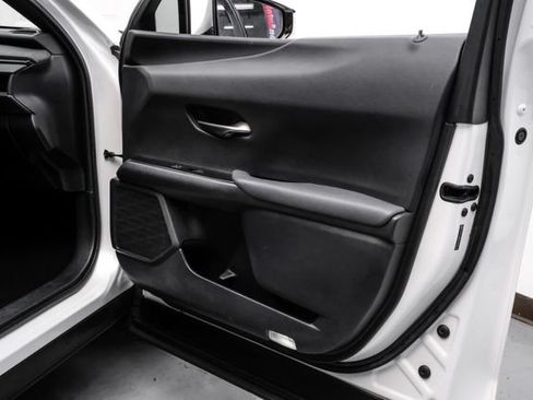 Used 2019 Lexus UX 200 w/ Premium Package FWD image 54