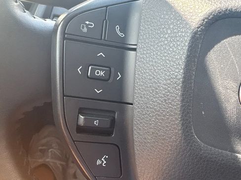 Used 2024 Toyota Prius LE FWD image 17