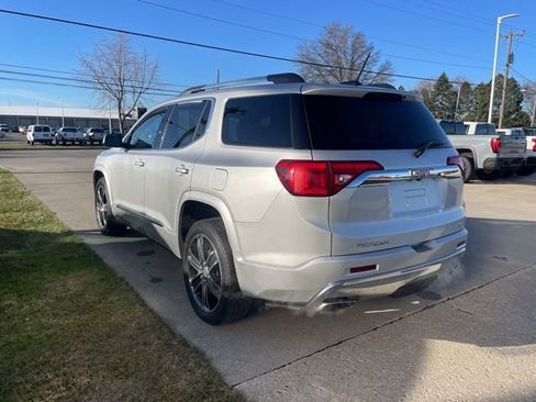 Used 2019 GMC Acadia Denali image 2