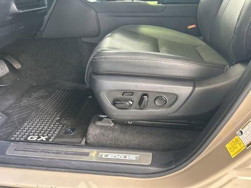 Used 2024 Lexus GX 550 image 42