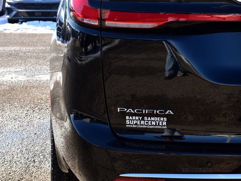 New 2026 Chrysler Pacifica Pinnacle image 11