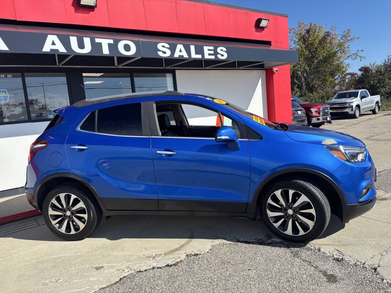Used 2017 Buick Encore Essence FWD image 2