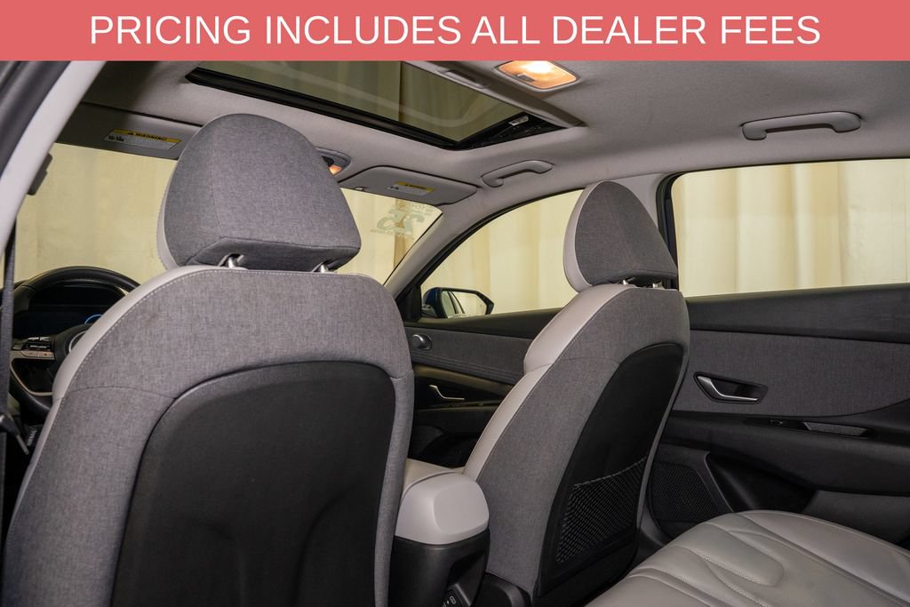Used 2025 Hyundai Elantra Limited FWD image 9