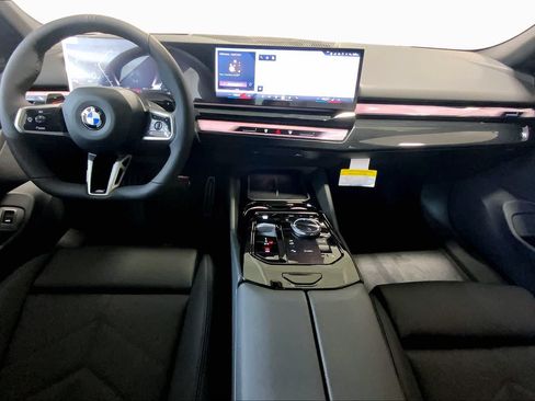 New 2026 BMW 530i xDrive w/ M Sport Package AWD/4WD image 5