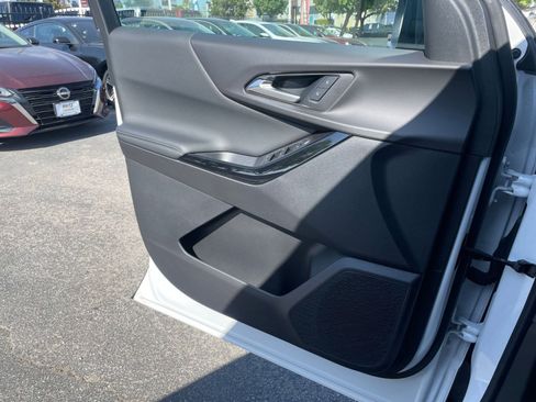 Used 2025 Chevrolet Equinox LT image 20