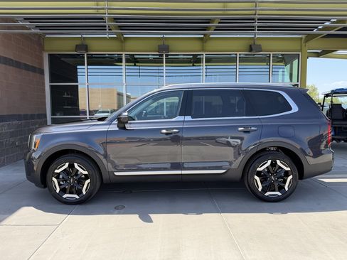 Used 2025 Kia Telluride S FWD image 7