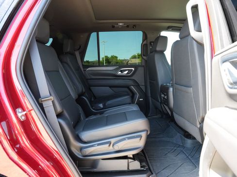 Used 2024 Chevrolet Tahoe Z71 w/ Luxury Package image 24