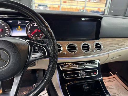 Used 2017 Mercedes-Benz E 400 4MATIC image 24