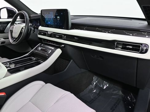 New 2026 Lincoln Aviator Black Label w/ Jet Appearance Package AWD/4WD image 15