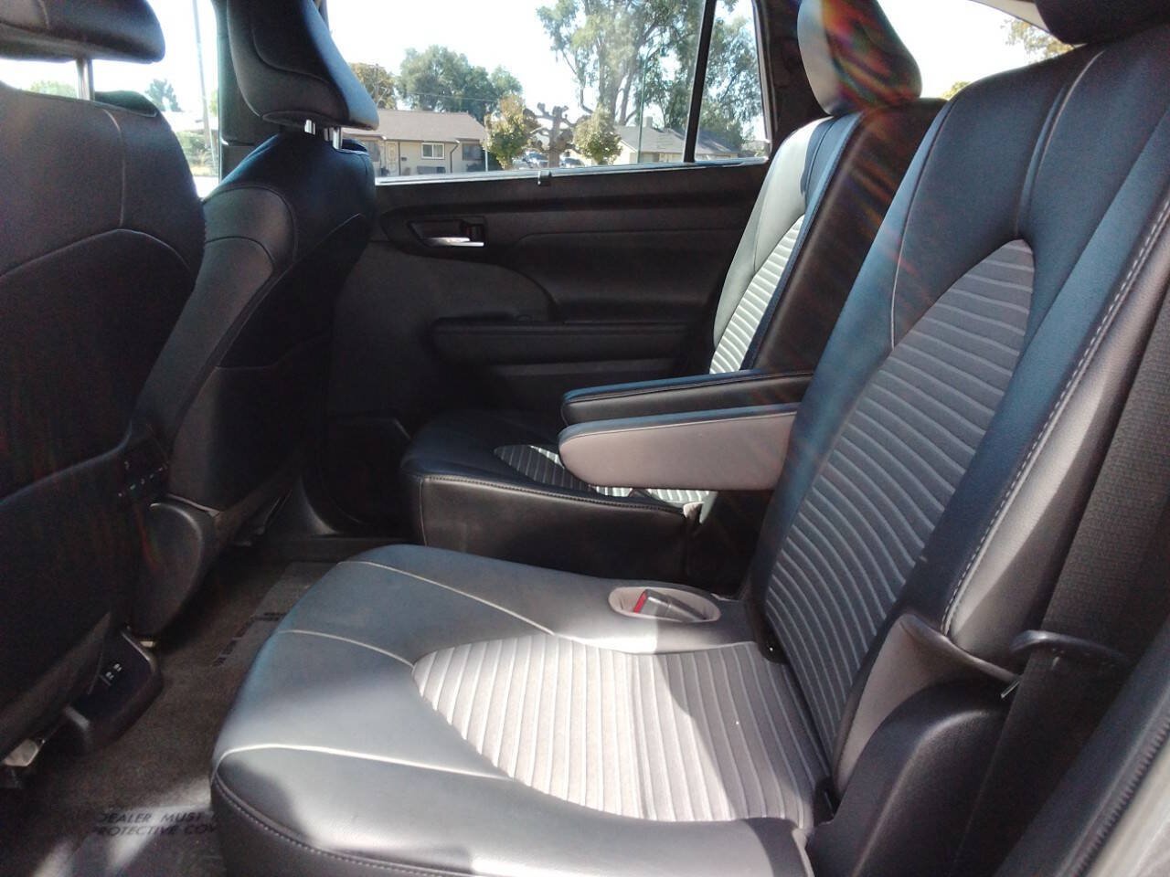 Used 2021 Toyota Highlander XSE FWD image 10