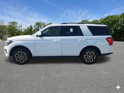 Used 2023 Ford Expedition XLT AWD/4WD image 5