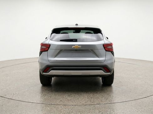 Used 2025 Chevrolet Trax LT FWD image 7