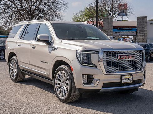 Used 2023 GMC Yukon Denali w/ Advanced Technology Package image 3