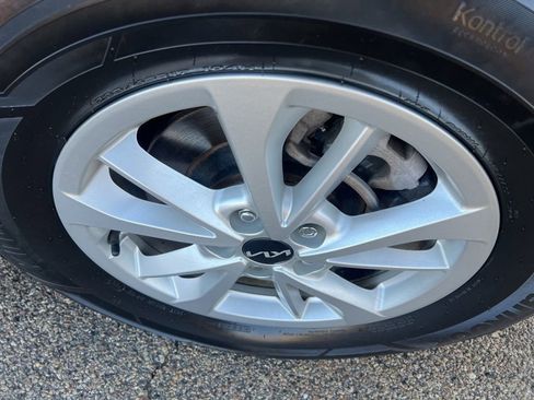 Certified 2024 Kia Carnival LX image 39