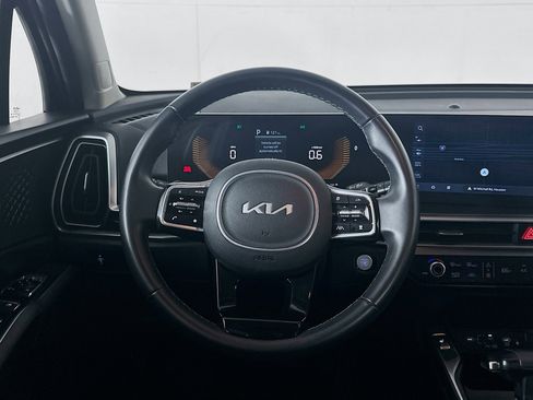 Used 2024 Kia Sorento S image 18