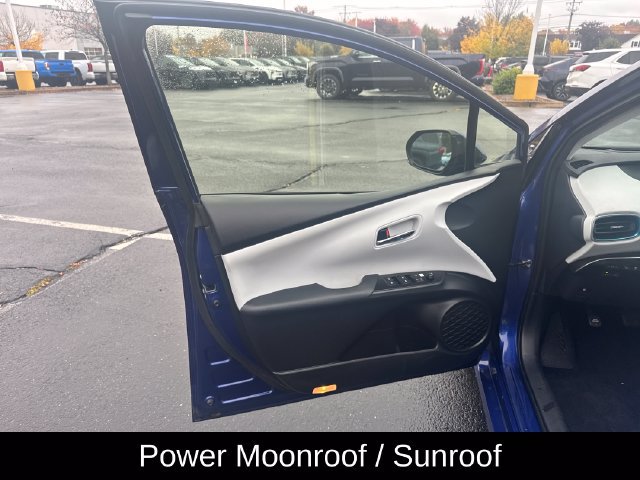 Used 2017 Toyota Prius Three w/ Advanced Technology Package FWD image 12