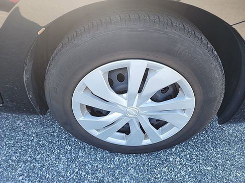 Used 2024 Nissan Versa S image 4