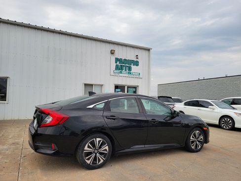 Used 2017 Honda Civic EX-T image 7